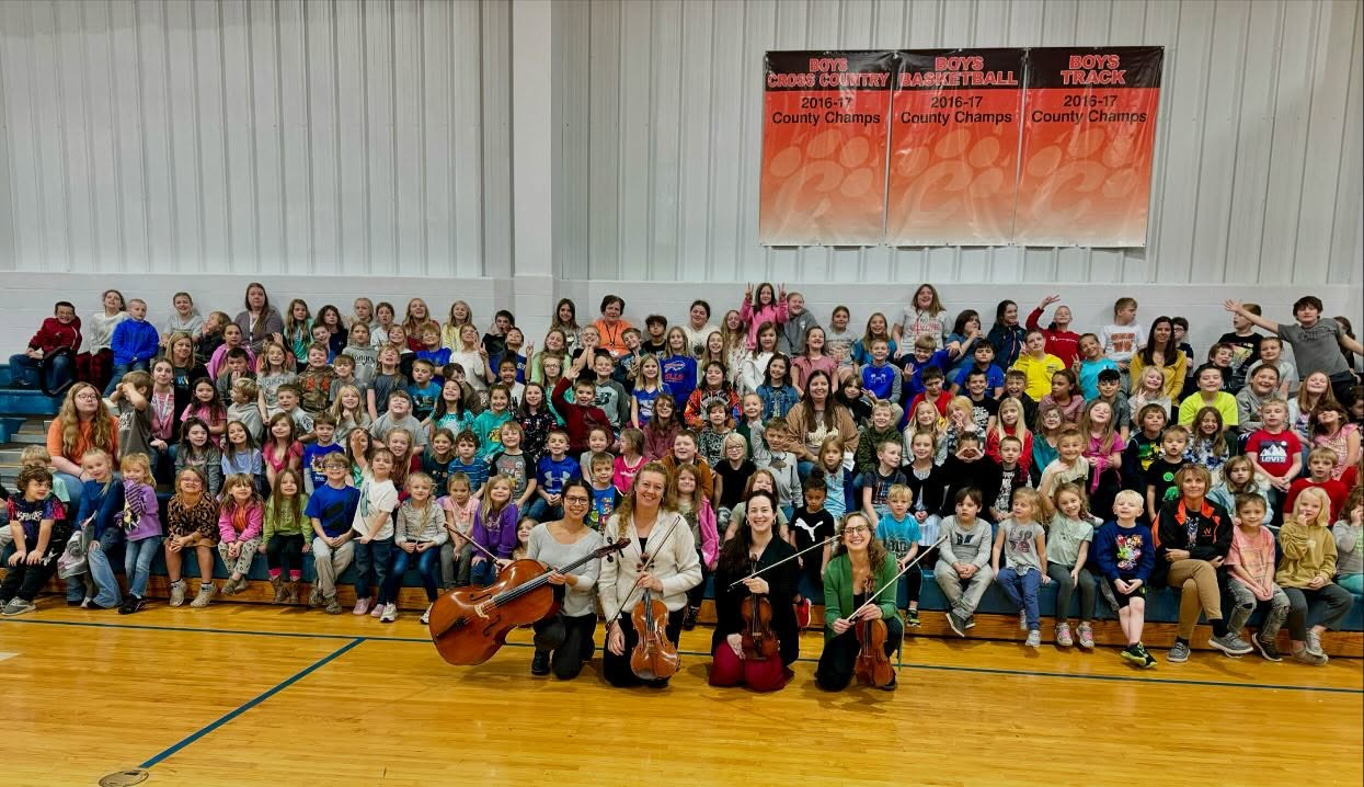 Continuo with students after a PaoliFest: Echoes school program